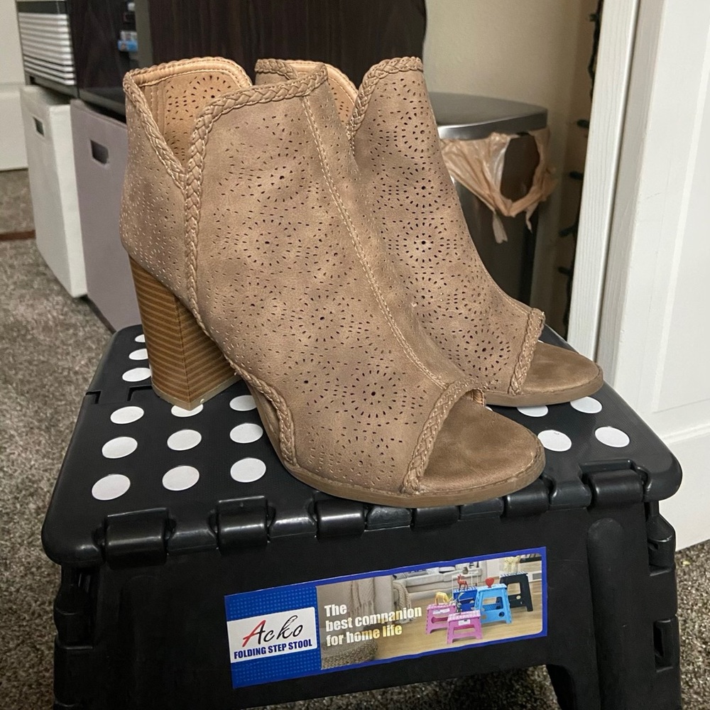 Open toed heels